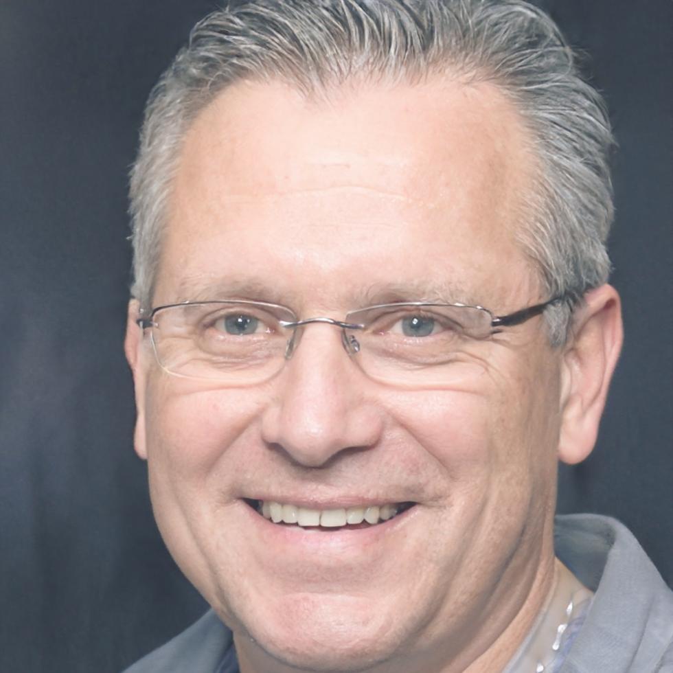 Carlos Mendoza, Director Financiero
